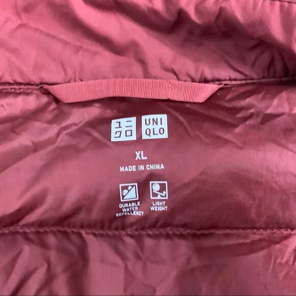 UNIQLO down lightweight jacket. - Picture 10 of 10